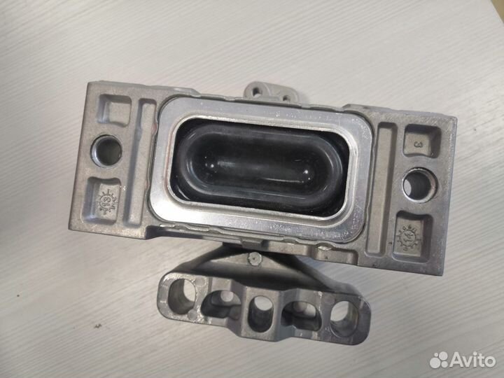 Опора двигателя правая vw golf