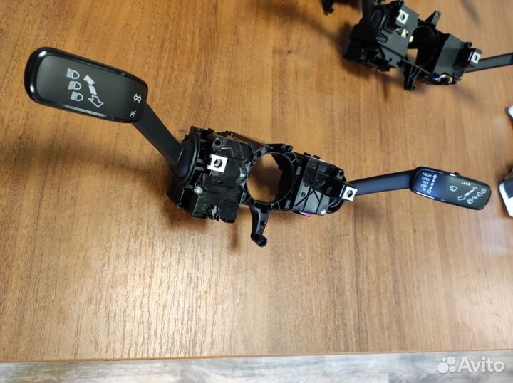 Переключатель Подрулевой в Сборе Skoda Rapid