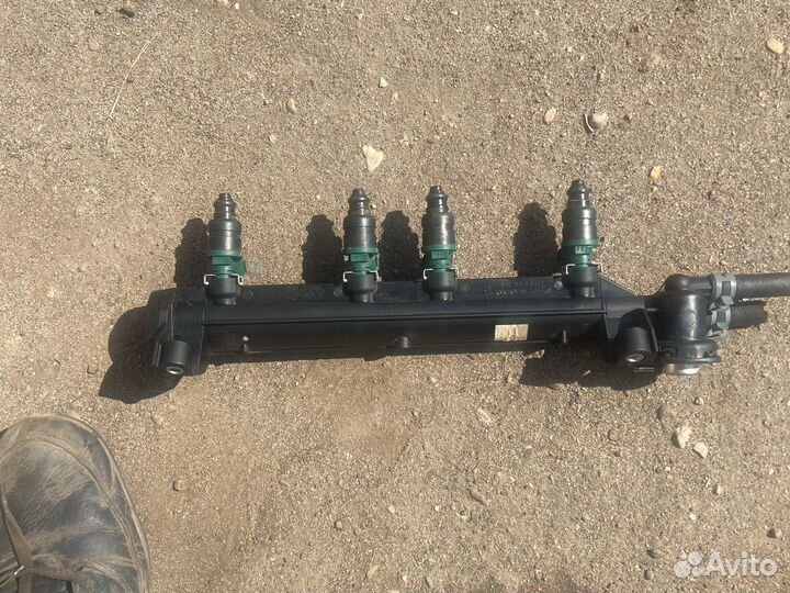 Топливная рампа VAG 1.6 AVU BFQ 06A133317A