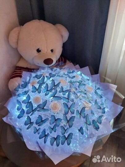 Светящейся букет с бабочками