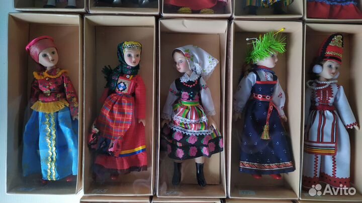 Коллекционные фарфоровые куклы в народных костюмах