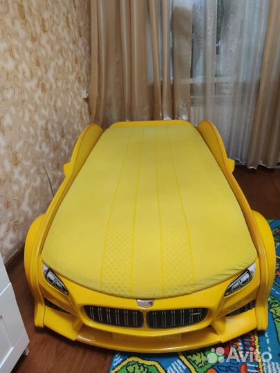 Детская кровать машина