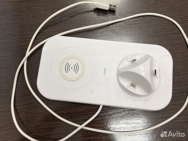 Беспроводная зарядка для iPhone 3 в 1