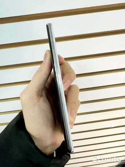 Samsung Galaxy S10, 8/128 ГБ