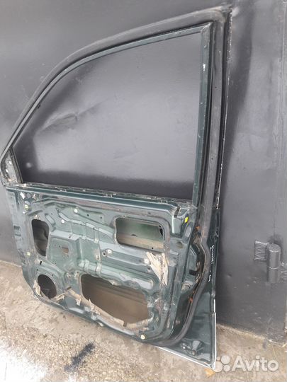 Дверь передняя правая Mitsubishi Space Runner