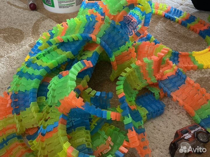 Дорога, светящаяся в темноте