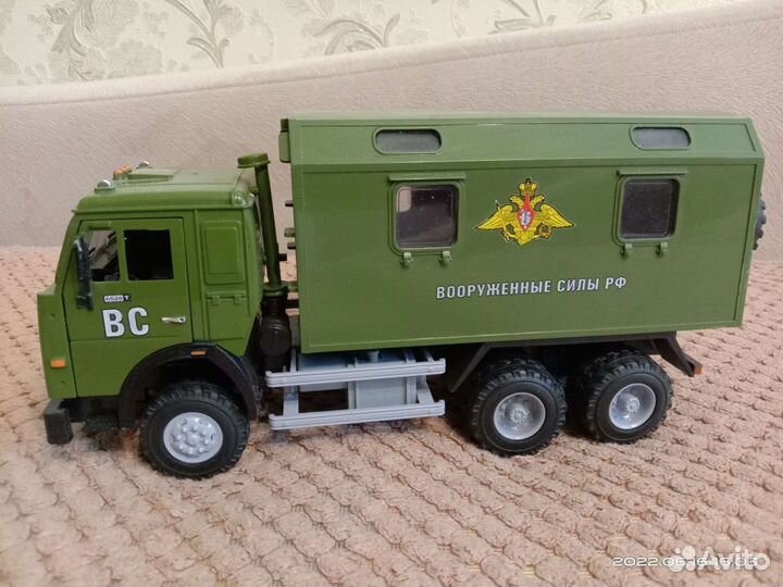 Модель грузовика машина военная