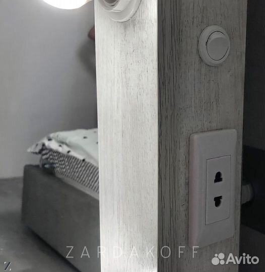 Гримерное зеркало с подсветкой