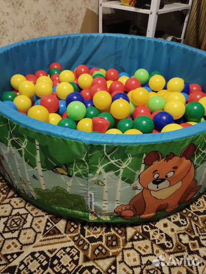 Сухой бассейн с шариками