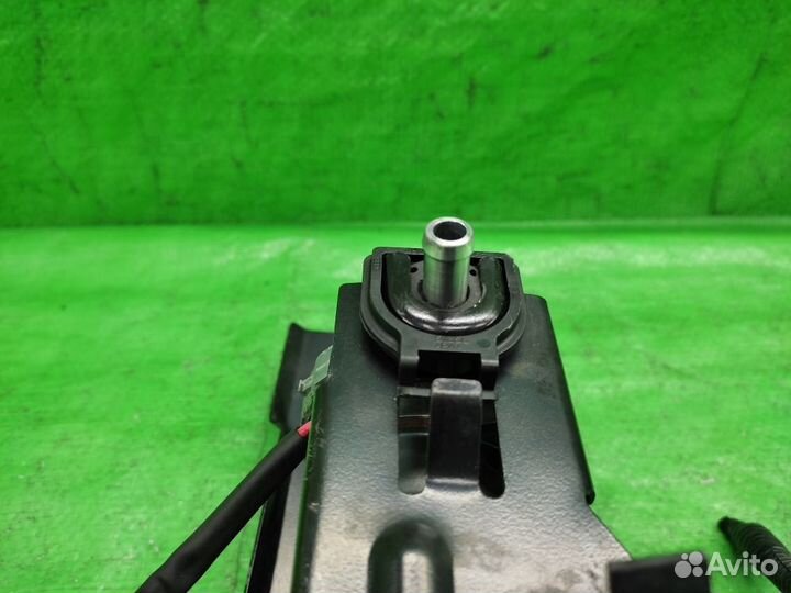 Насос вакуумный 8E0927317F оригинал контракт VAG