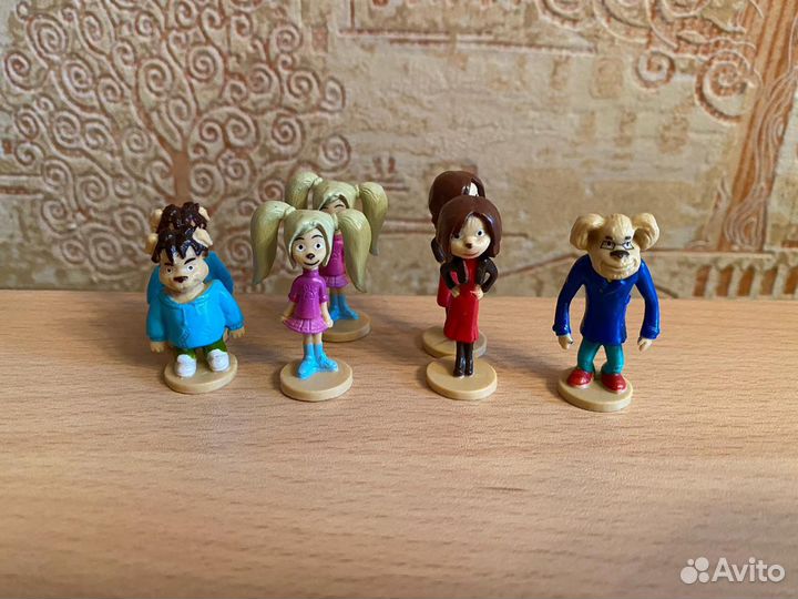 Игрушки из киндеров и лента