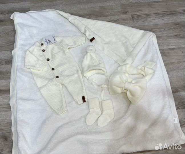 Вязанный комплект на выписку