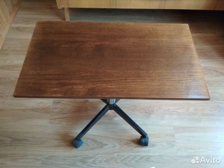 Столик под телевизор