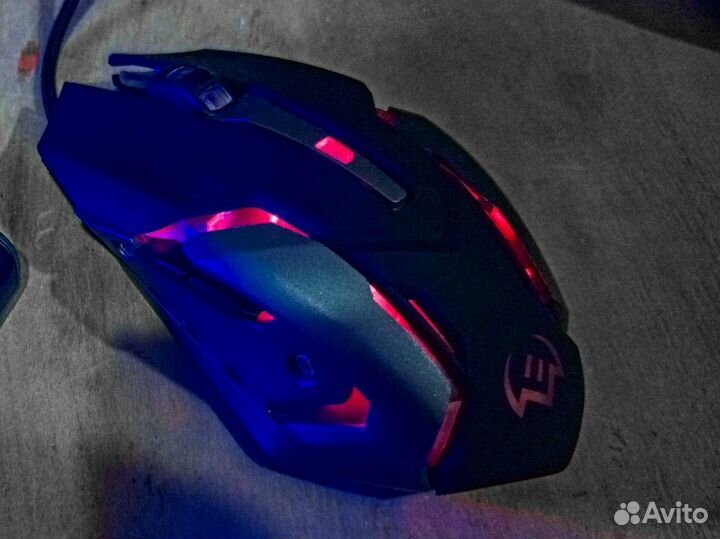 Ноутбук AMD R4 / SSD240 / озу 8 гб + мышь