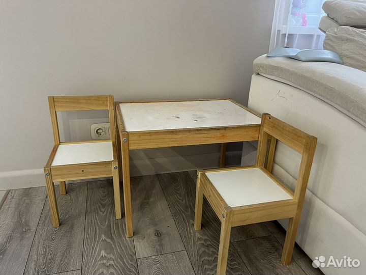 Детский стол и 2 стула