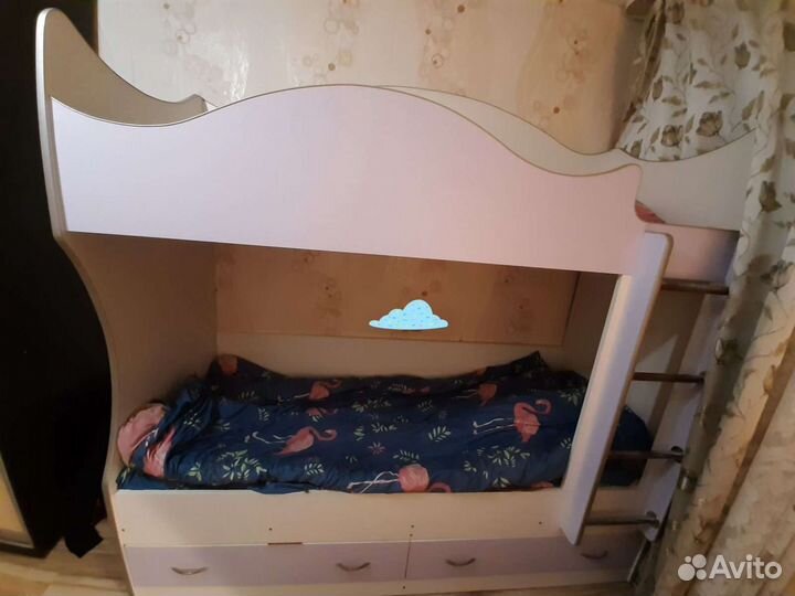 Двухъярусная кровать б/у