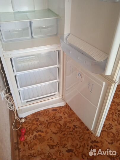 Холодильник indesit