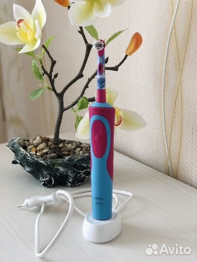 Электрическая зубная щетка Oral-B Starter Pack