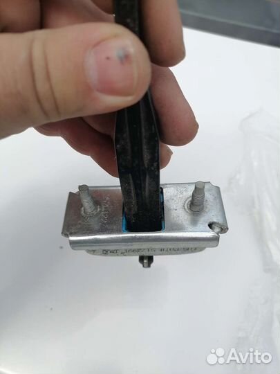 Ограничитель двери передний правый Chevrolet Cruze