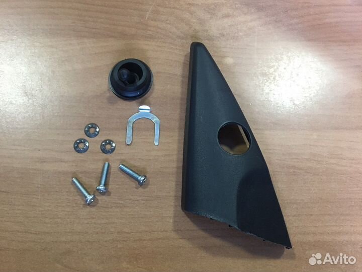 Накладка крепления зеркала Лада Калина 1