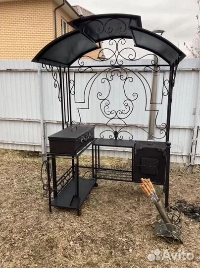 Мангал с крышей