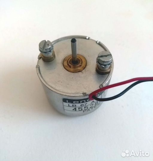 Микроэлектродвигатель Lenco (от вертушки винила)