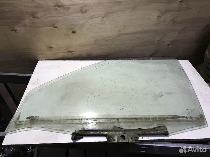 Стекло переднее левое Nissan Terrano 2
