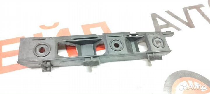 Крепление бампера переднее правое Volkswagen