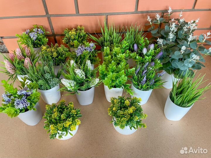 Искусственные цветы в кашпо