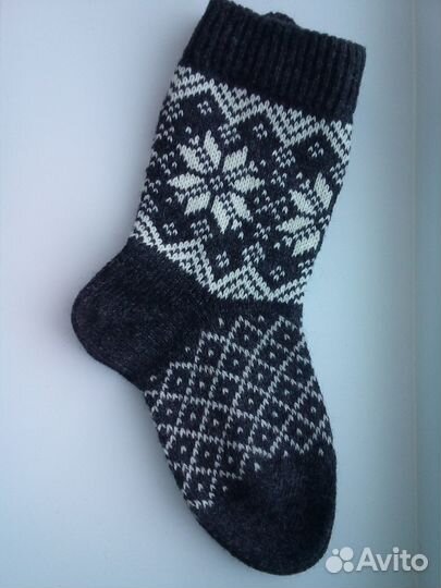 Носки вязаные с орнаментом олени