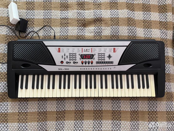 Синтезатор MK-980