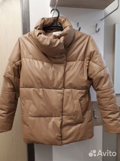 Демисезонная куртка из экокожи 44 размер s