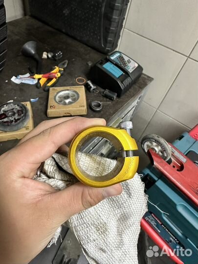 Зажим для трюкового самоката