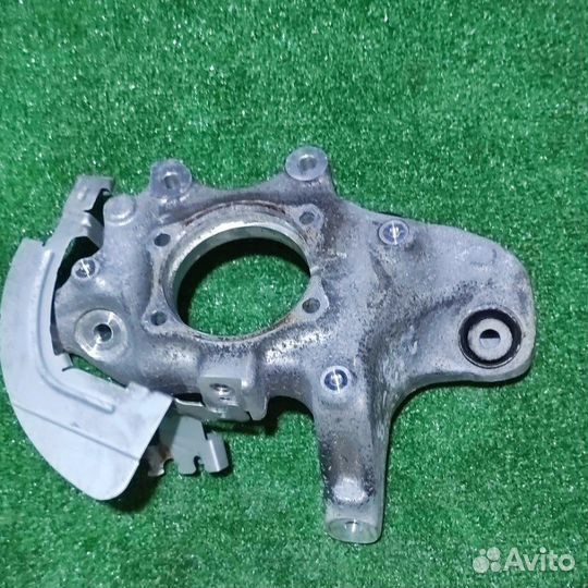 Кулак задний левый Mercedes-Benz E-Class W213