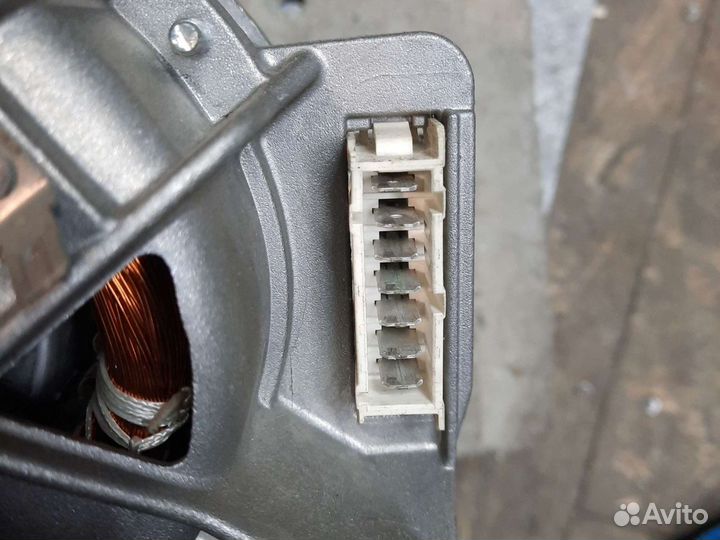 Двигататель стиральной машины ariston