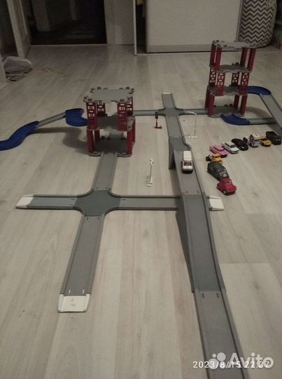 Парковка-гараж и машинки