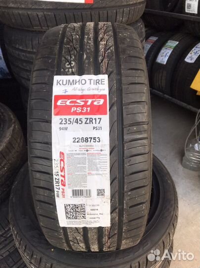 Kumho Ecsta PS31 235/45 R17