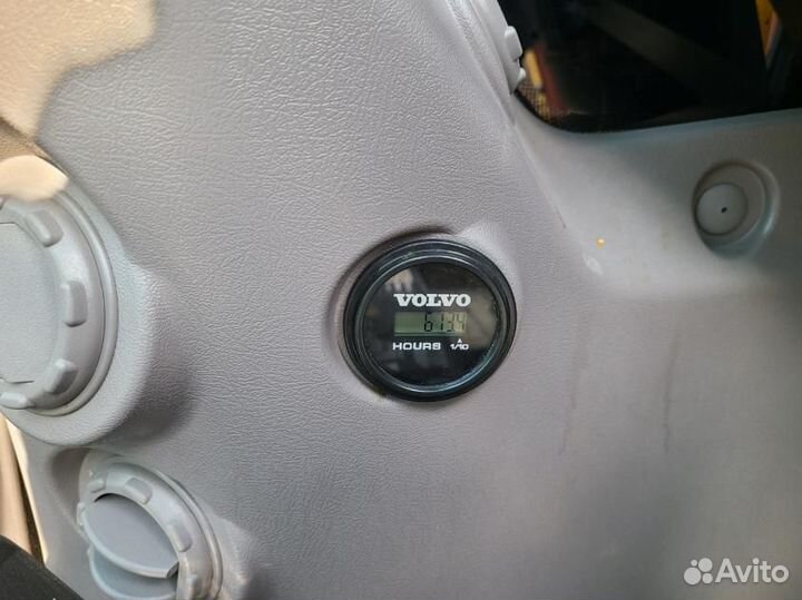 Гусеничный экскаватор Volvo EC220D, 2022