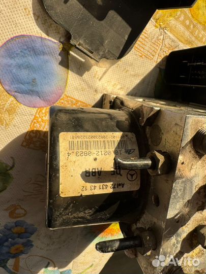 Блок abs mercedes w204