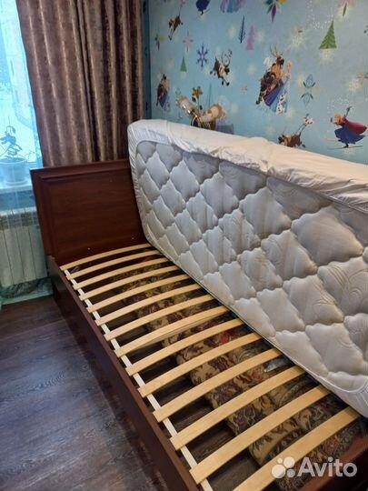 Кровать с матрасом