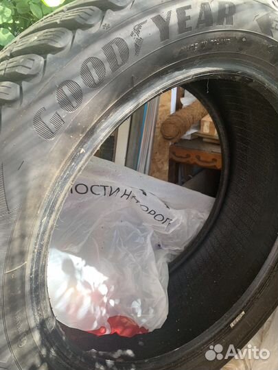 Goodyear Ultragrip Ice Arctic 215/50 R17
