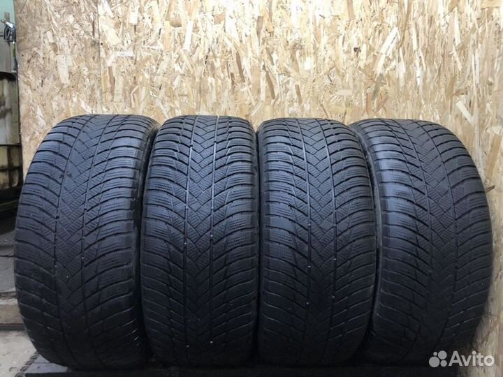 Bridgestone Blizzak LM-001 285/45 R21 113V
