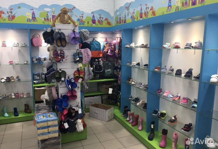 Стеллажи для магазина обуви