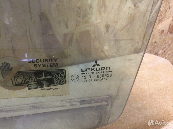 MR720212 Стекло двери перед L Mitsubishi Carisma