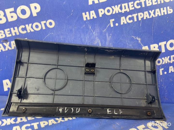 Крышка бардачка. Isuzu Elf грузовой 4BE1 1996