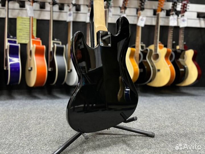 Бас гитара новая