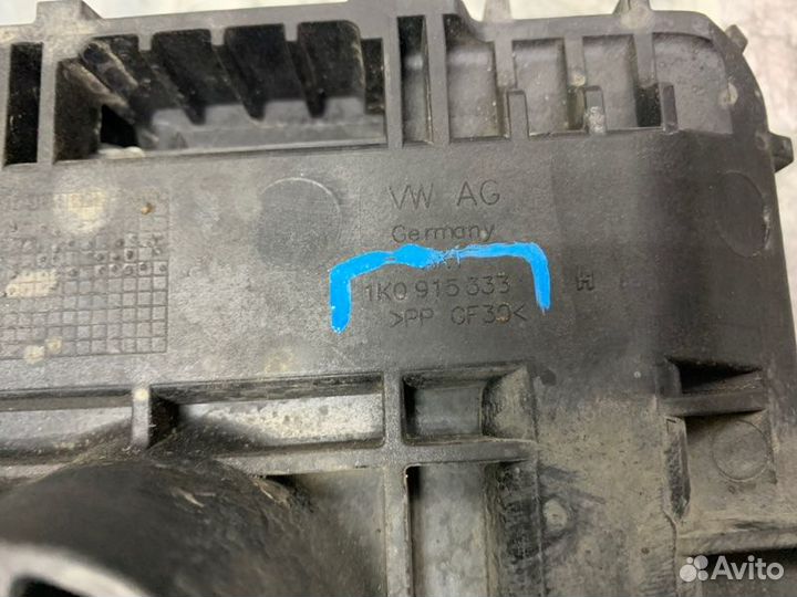 Крепление акб (корпус/подставка) Volkswagen Golf V