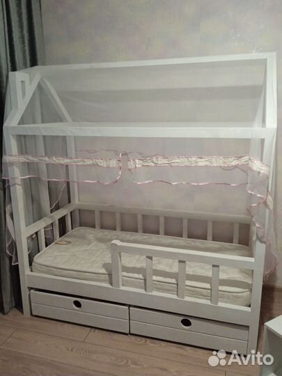 Детская кровать домик с матрасом