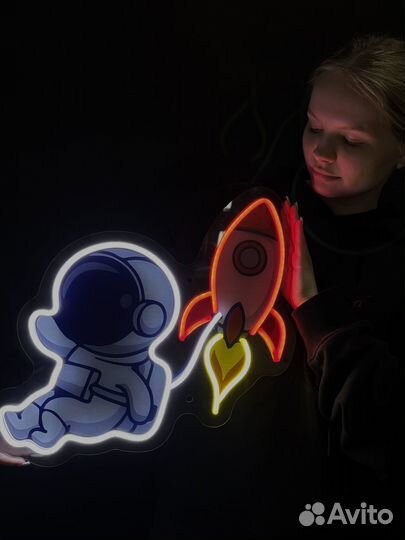 Неоновая вывеска с картинкой