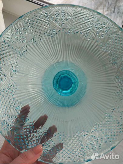 Ваза для фруктов на ножке